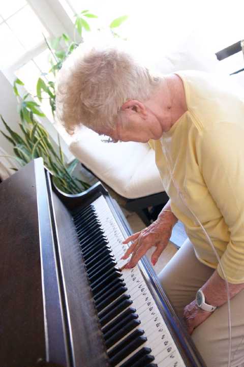 Bama plinks Jen's piano