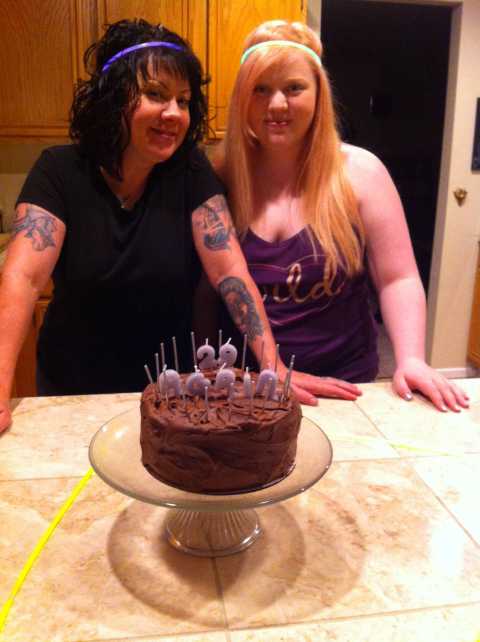 Lora and Harlee wishing gma a happy Bday